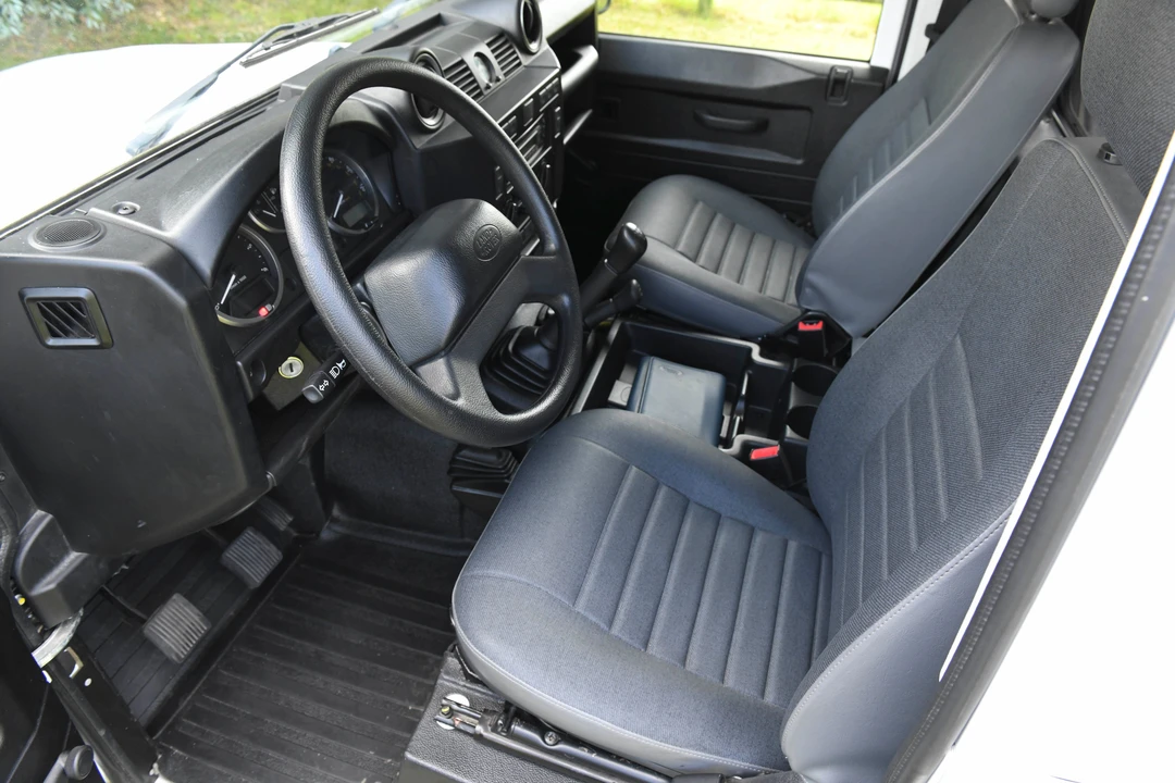 2012 Land Rover Defender 130 - Image 15 of 31
