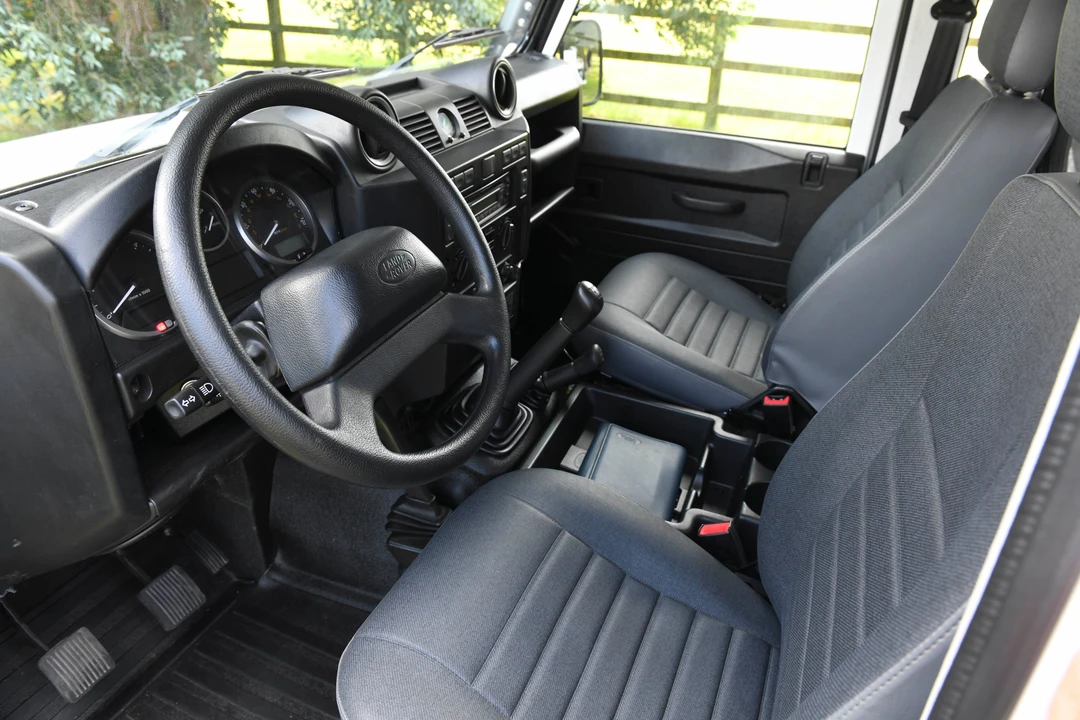 2012 Land Rover Defender 130 - Image 14 of 31