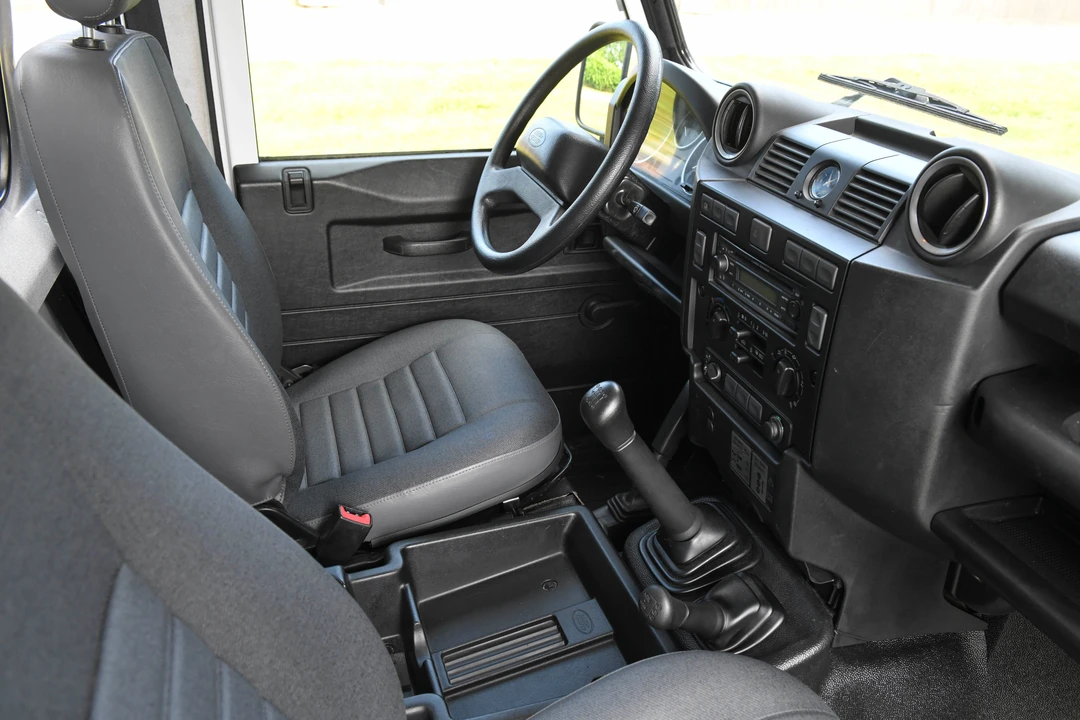 2012 Land Rover Defender 130 - Image 11 of 31