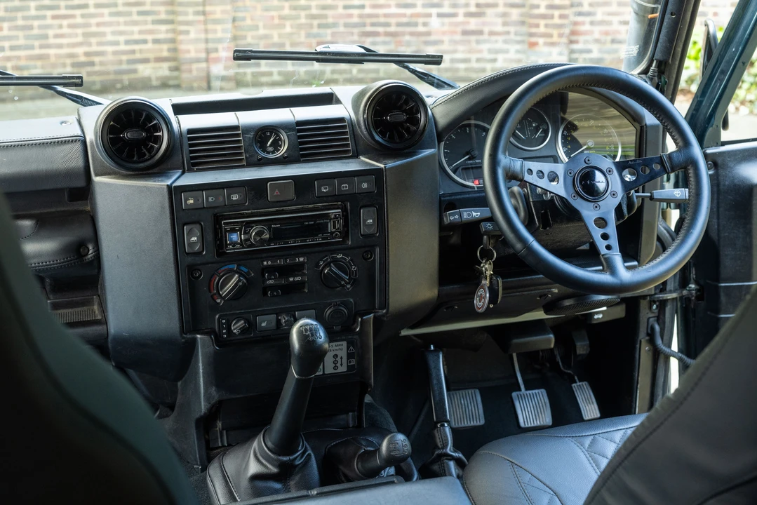 2012 Land Rover Defender 110 - Image 24 of 30