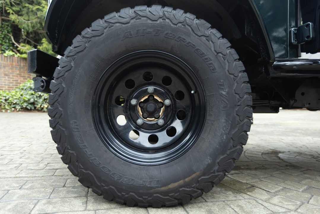 2012 Land Rover Defender 110 - Image 15 of 30