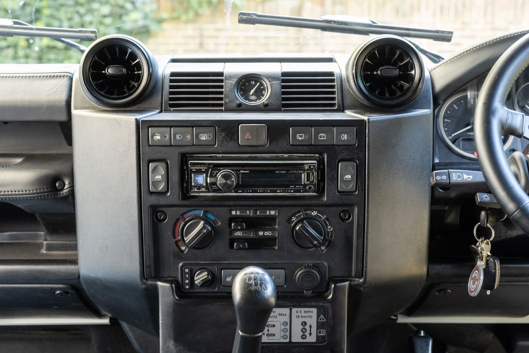 2012 Land Rover Defender 110 - Image 25 of 30