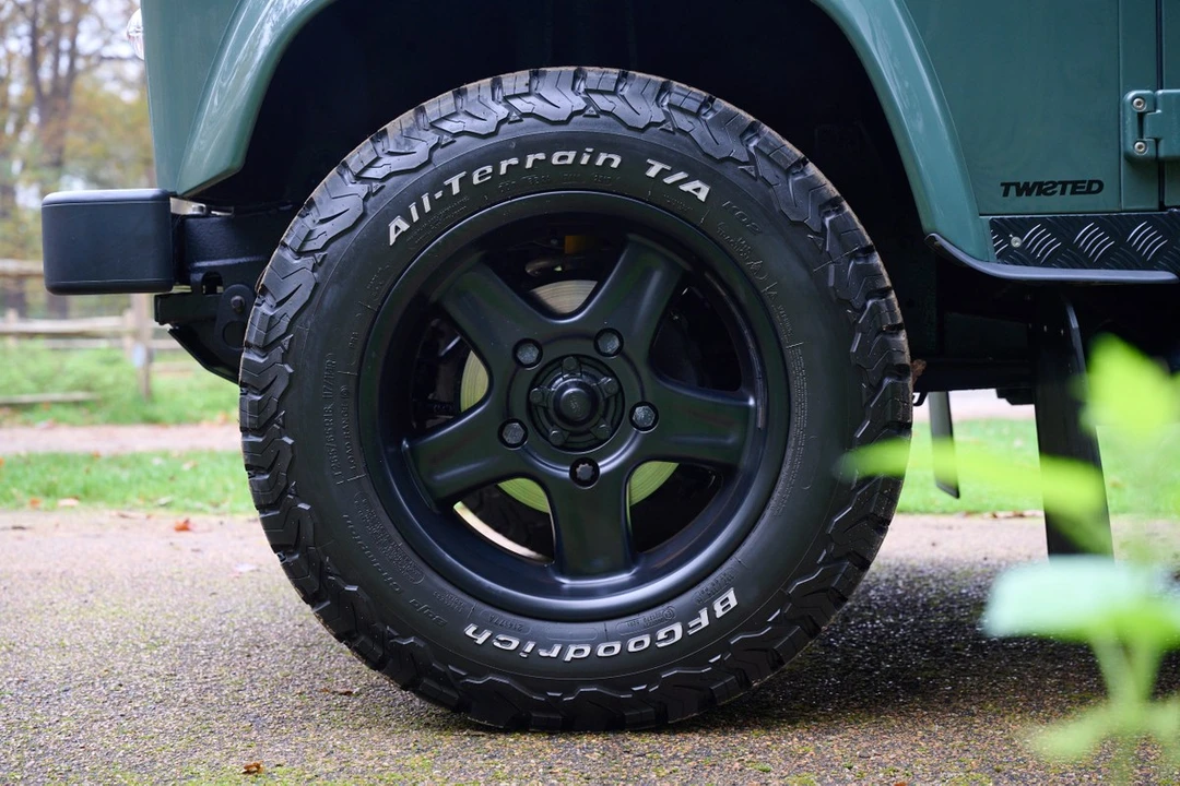 2012 Land Rover Defender 90 - Image 20 of 30