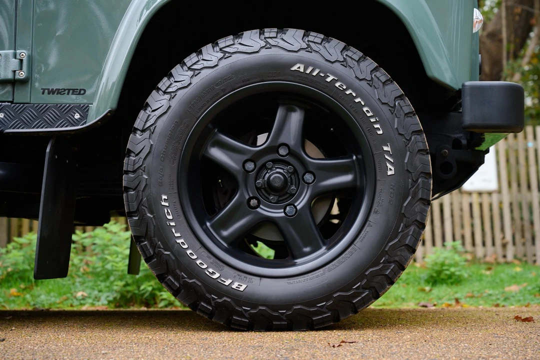 2012 Land Rover Defender 90 - Image 17 of 30