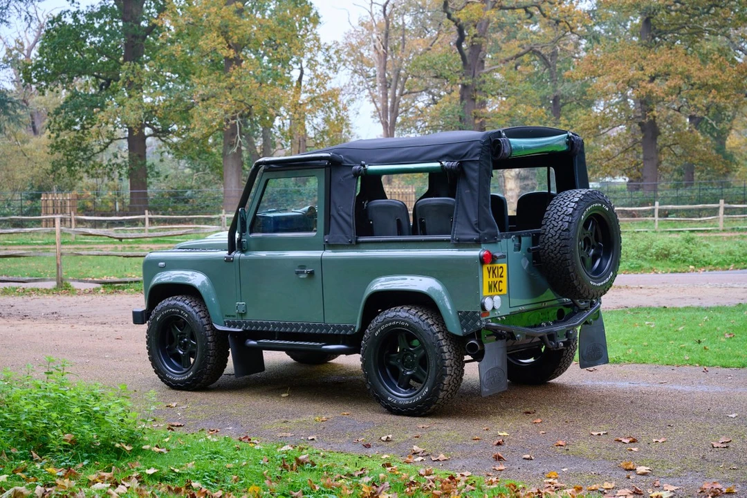 2012 Land Rover Defender 90 - Image 13 of 30