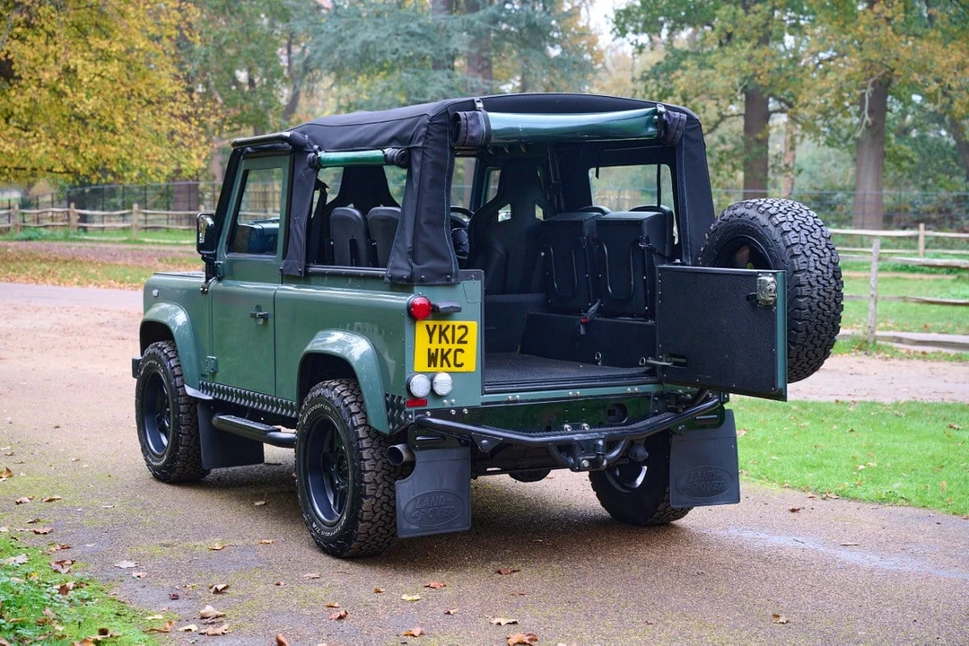 2012 Land Rover Defender 90 - Image 16 of 30