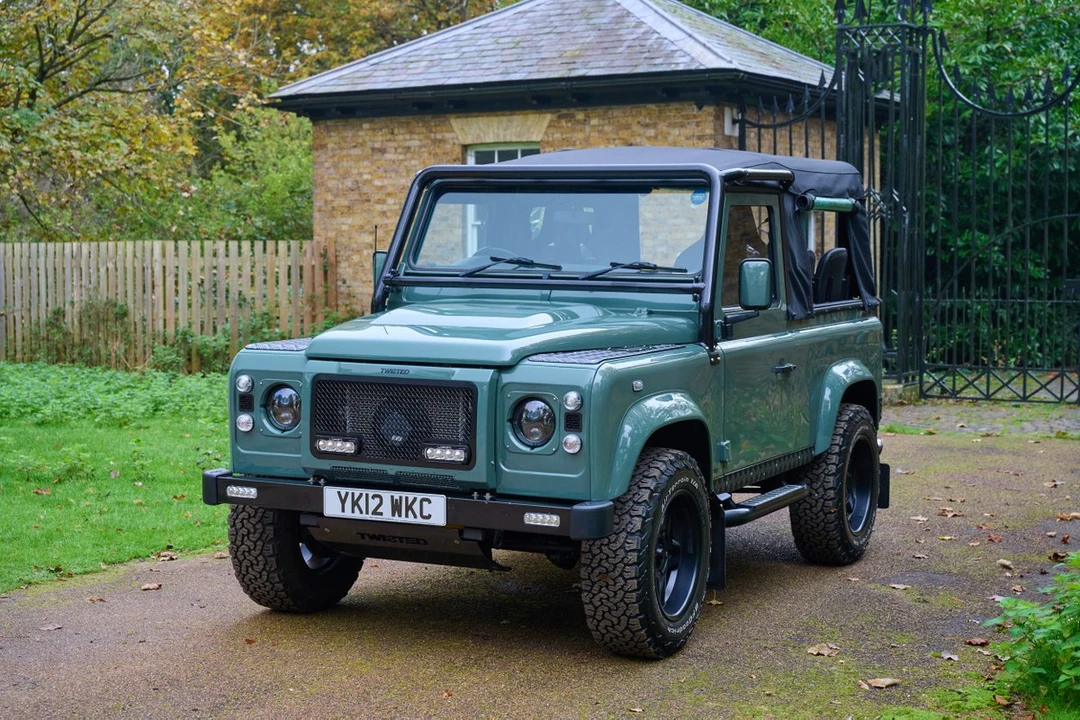 2012 Land Rover Defender 90 - Image 8 of 30