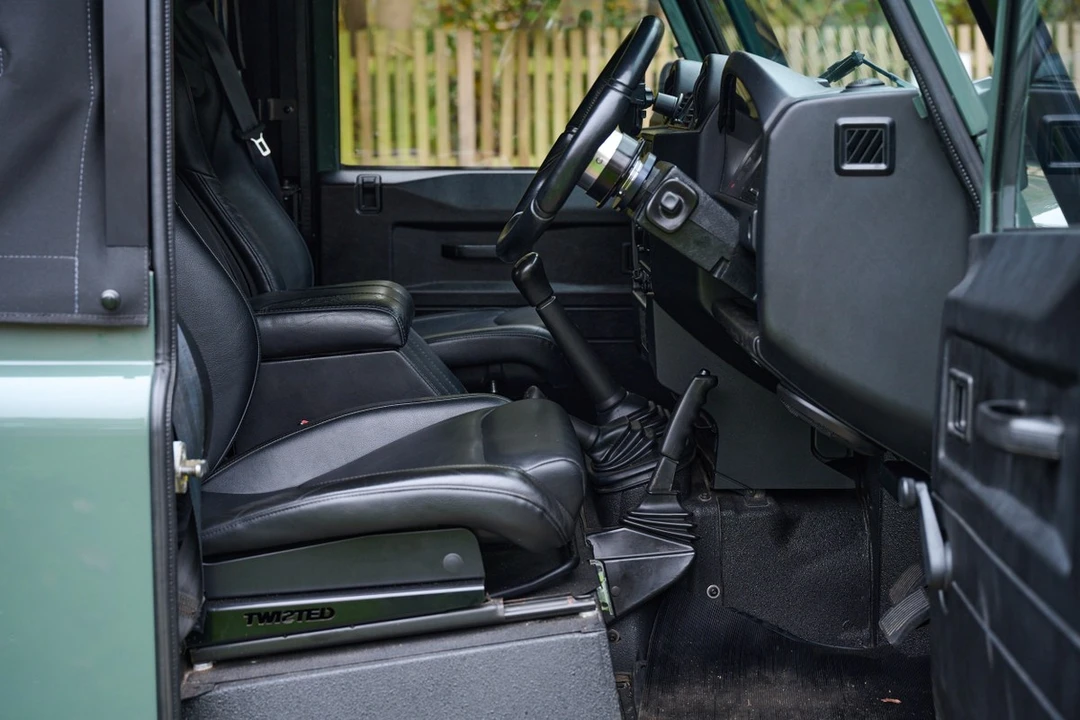 2012 Land Rover Defender 90 - Image 26 of 30