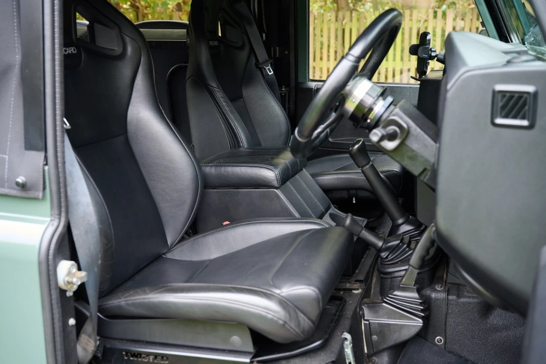 2012 Land Rover Defender 90 - Image 27 of 30