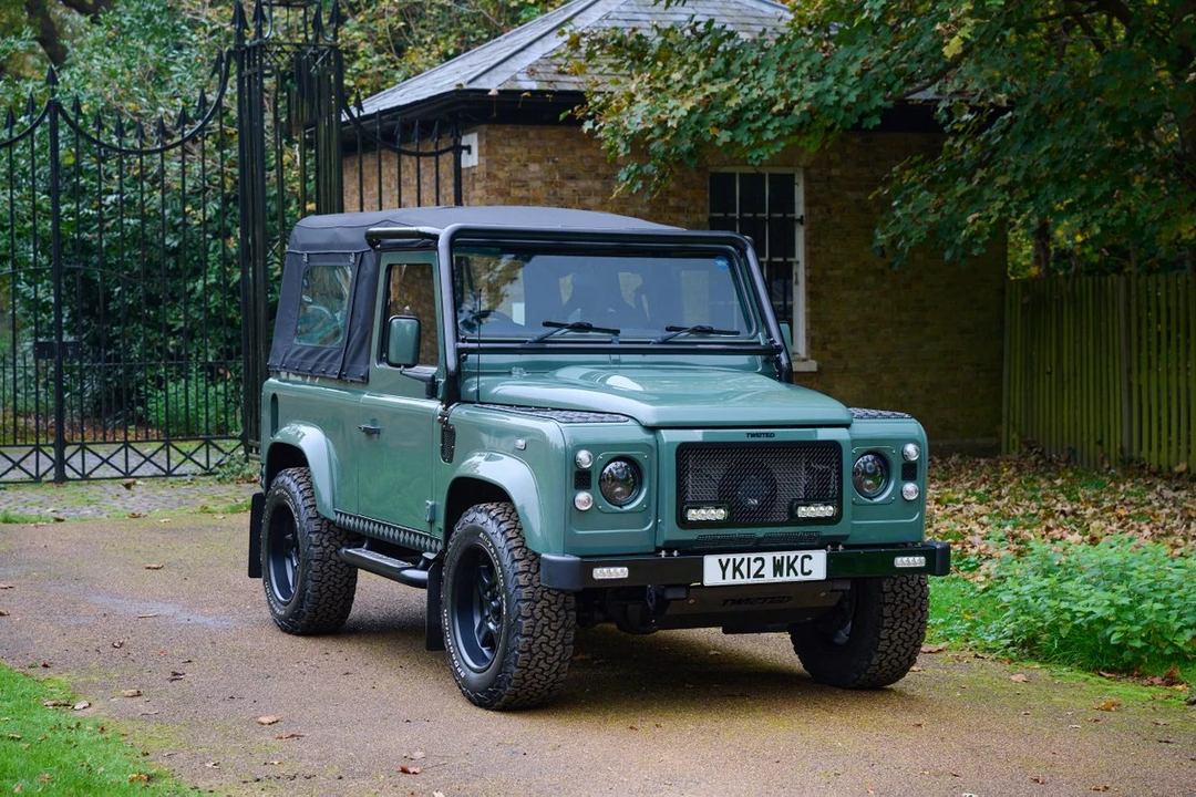 2012 Land Rover Defender 90 - Image 4 of 30