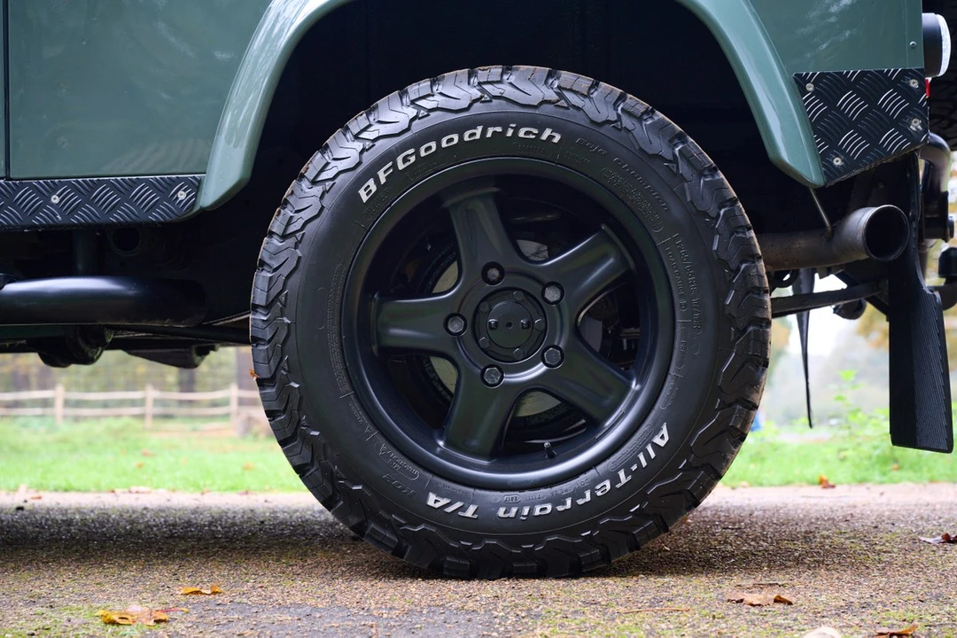 2012 Land Rover Defender 90 - Image 19 of 30