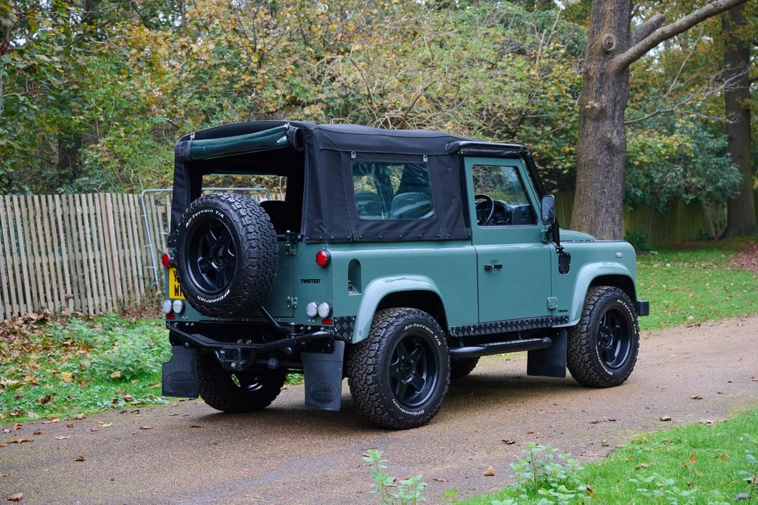 2012 Land Rover Defender 90 - Image 9 of 30