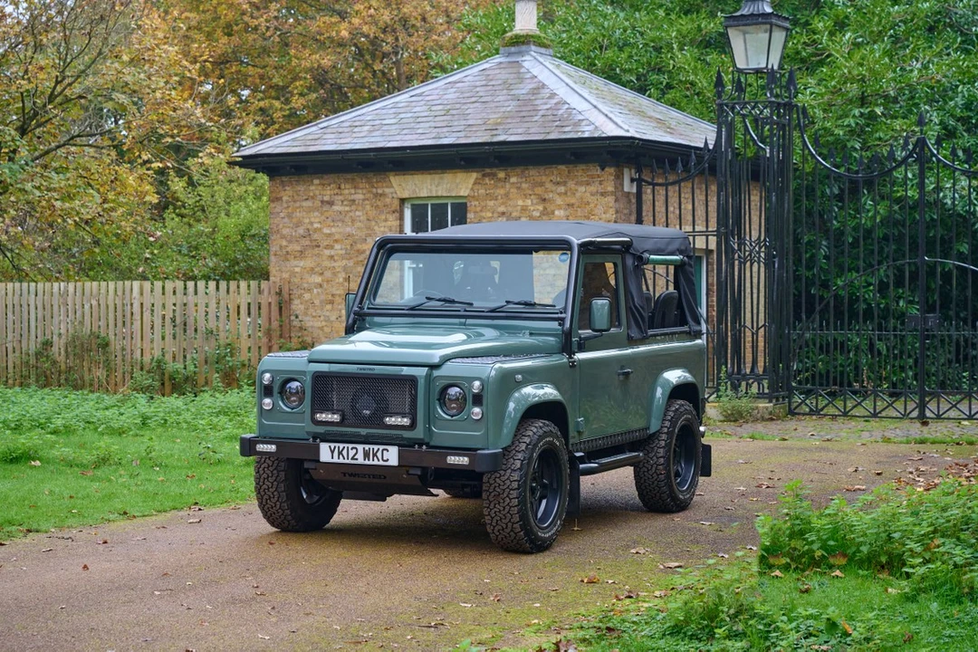 2012 Land Rover Defender 90 - Image 7 of 30