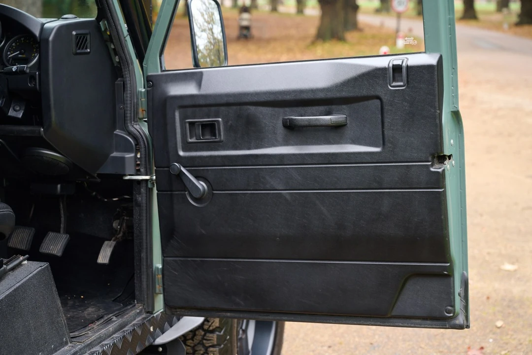 2012 Land Rover Defender 90 - Image 22 of 30