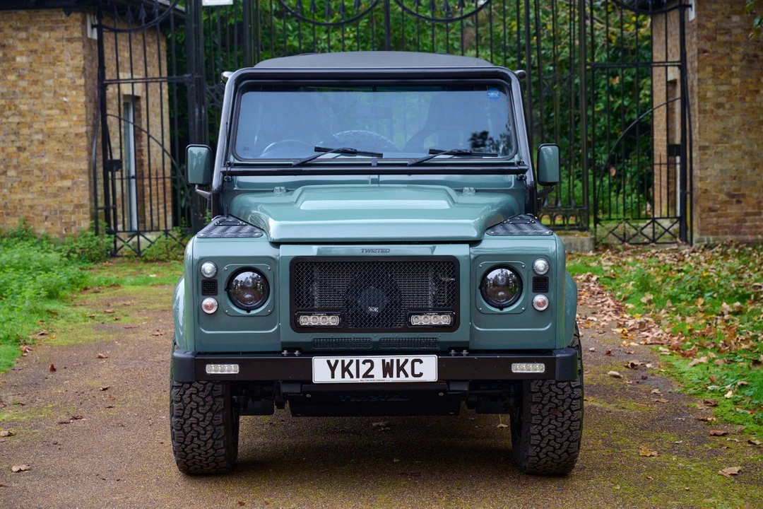 2012 Land Rover Defender 90 - Image 6 of 30