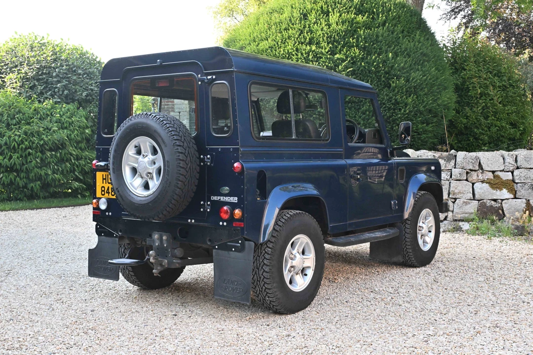 2012 Land Rover Defender 90 - Image 5 of 31