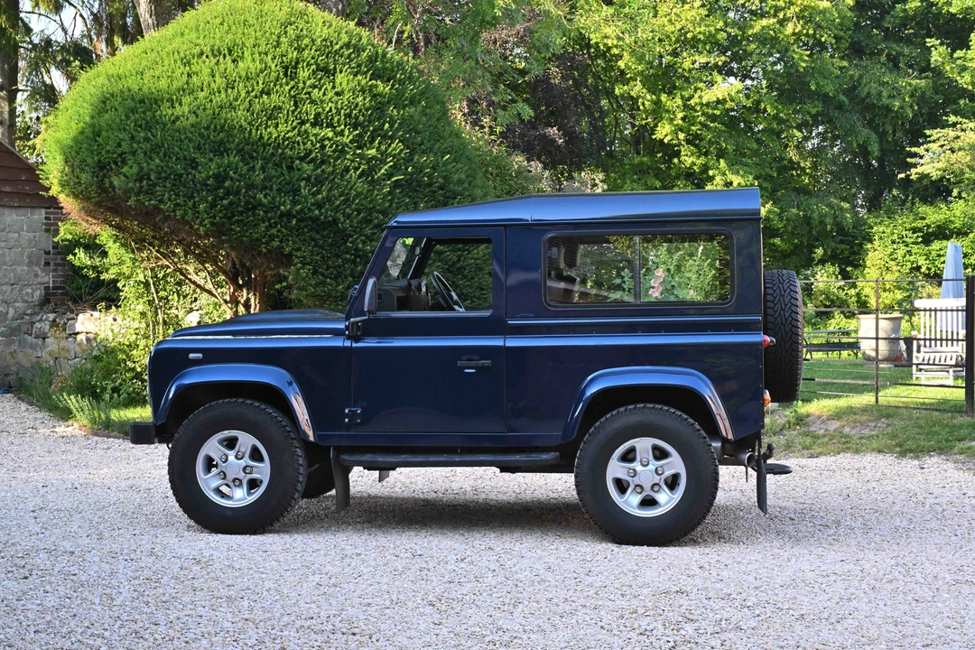 2012 Land Rover Defender 90 - Image 8 of 31