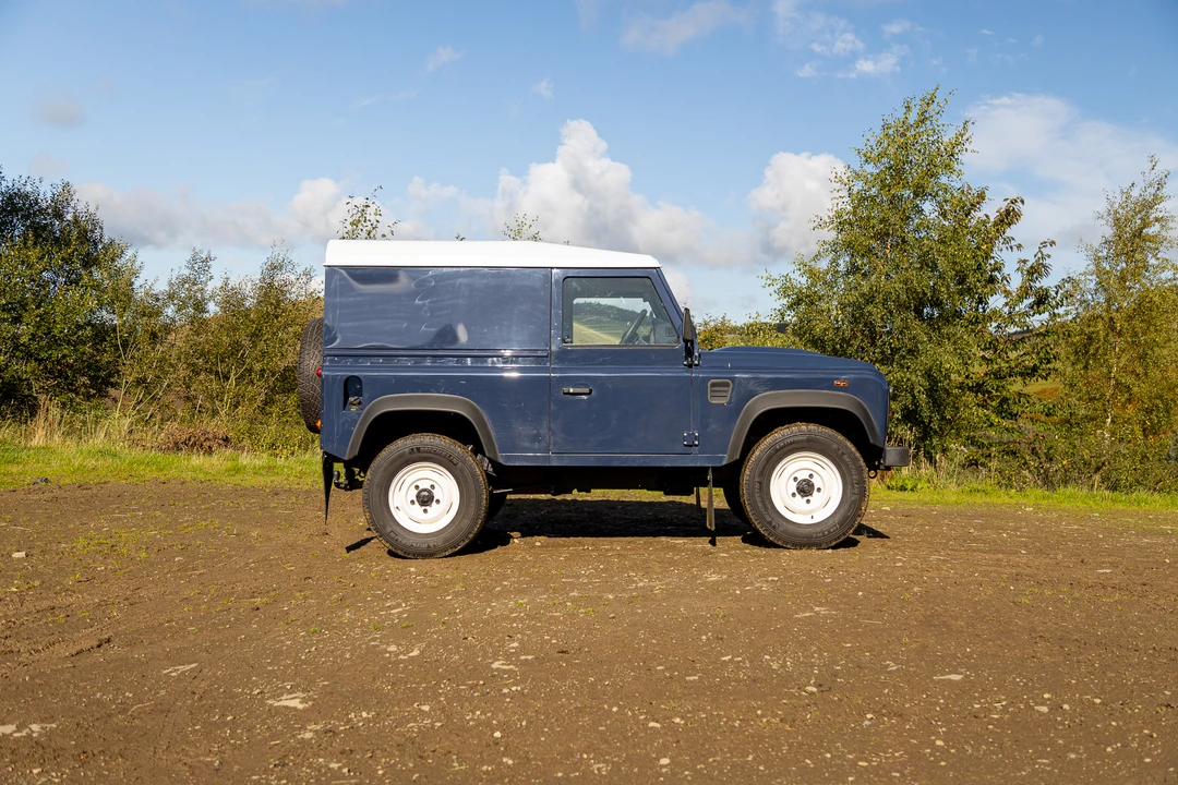 2012 Land Rover Defender 90 - Image 4 of 31