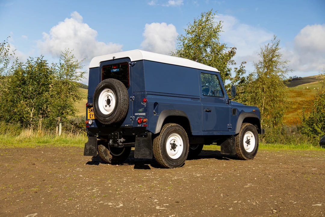 2012 Land Rover Defender 90 - Image 5 of 31