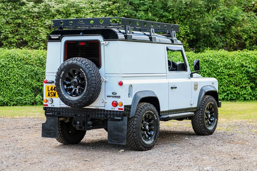 2012 Land Rover Defender 90 - Image 9 of 30