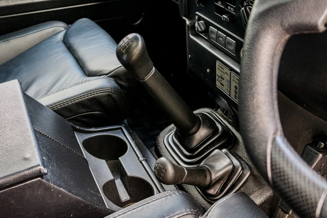 2012 Land Rover Defender 90 - Image 25 of 30