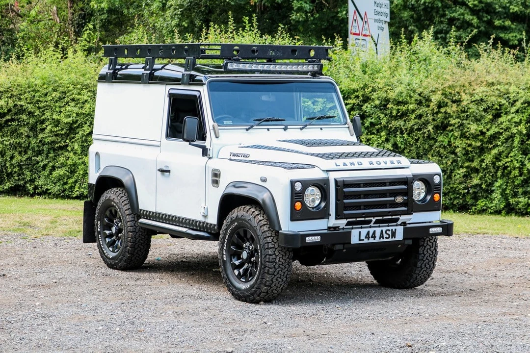2012 Land Rover Defender 90 - Image 2 of 30