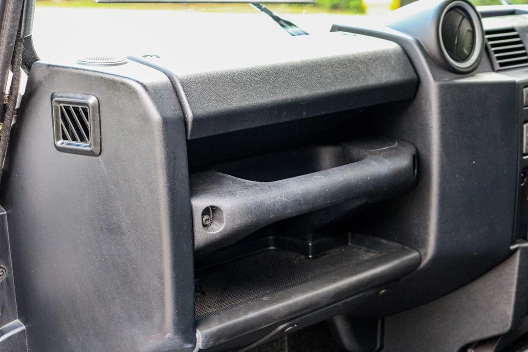 2012 Land Rover Defender 90 - Image 23 of 30