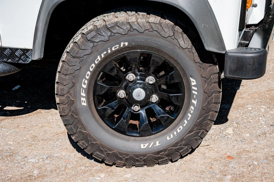 2012 Land Rover Defender 90 - Image 11 of 30