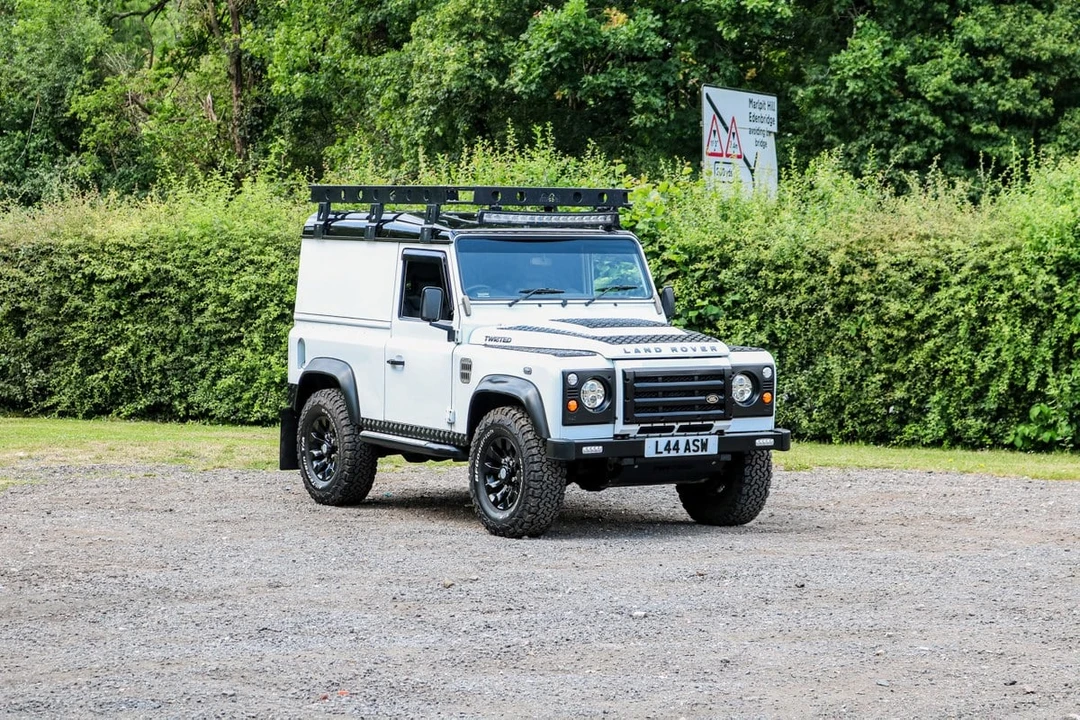 2012 Land Rover Defender 90 - Image 5 of 30
