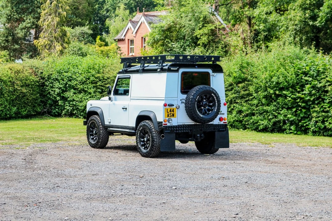 2012 Land Rover Defender 90 - Image 7 of 30
