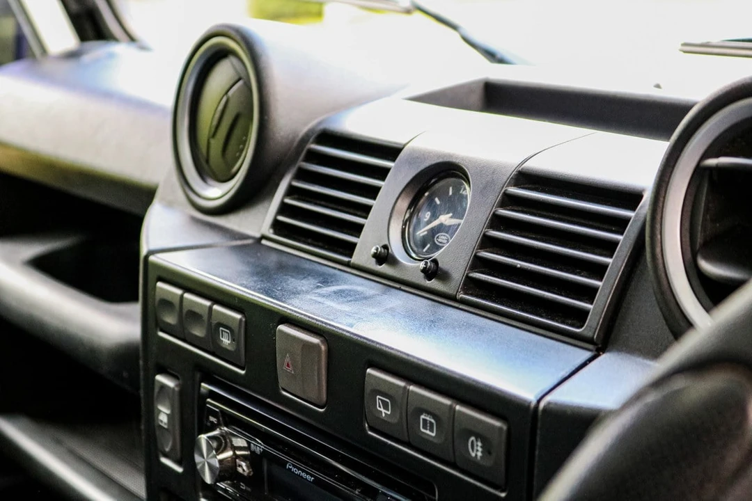 2012 Land Rover Defender 90 - Image 20 of 30