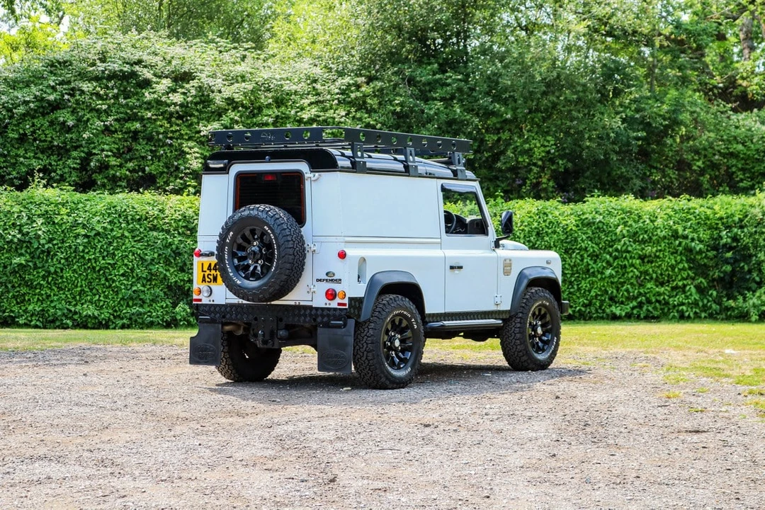 2012 Land Rover Defender 90 - Image 10 of 30