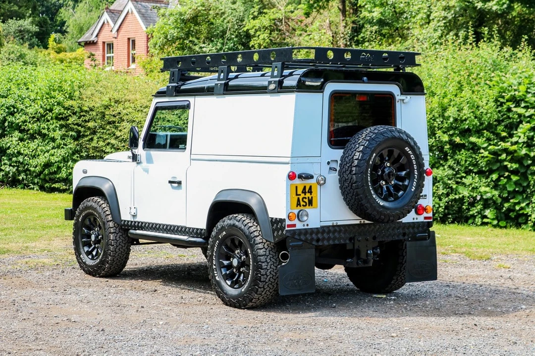 2012 Land Rover Defender 90 - Image 6 of 30