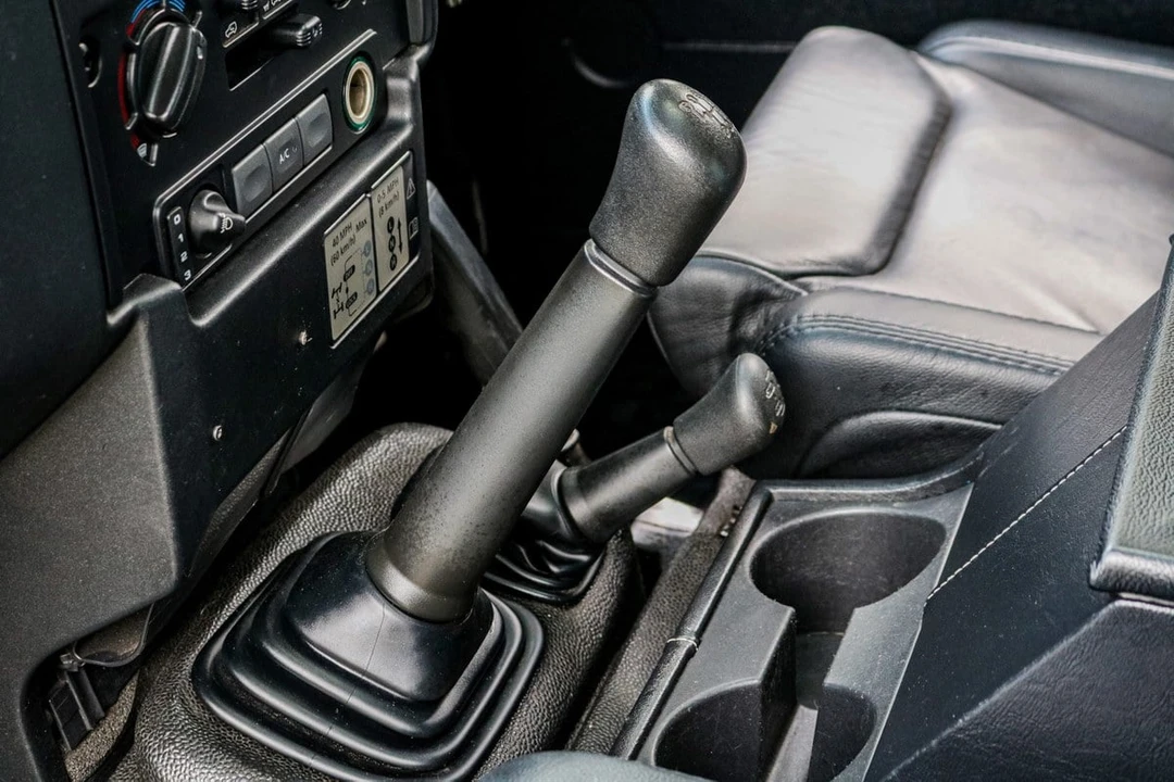 2012 Land Rover Defender 90 - Image 24 of 30