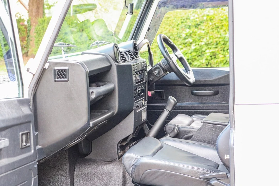 2012 Land Rover Defender 90 - Image 15 of 30