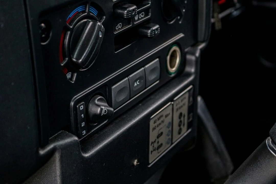2012 Land Rover Defender 90 - Image 22 of 30