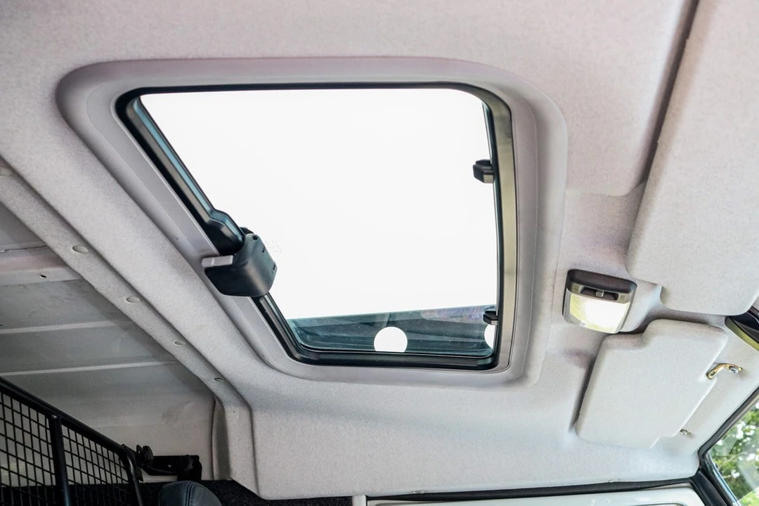 2012 Land Rover Defender 90 - Image 28 of 30
