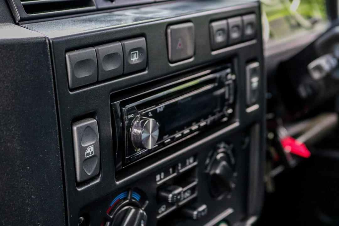 2012 Land Rover Defender 90 - Image 21 of 30