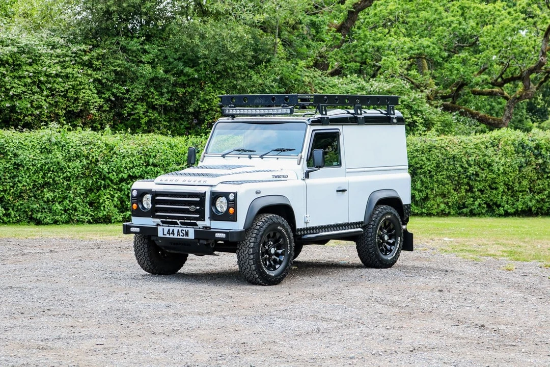 2012 Land Rover Defender 90 - Image 3 of 30