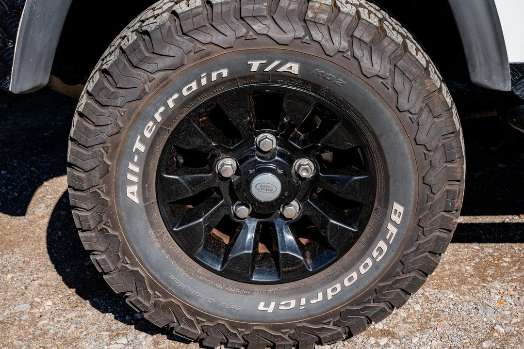 2012 Land Rover Defender 90 - Image 14 of 30