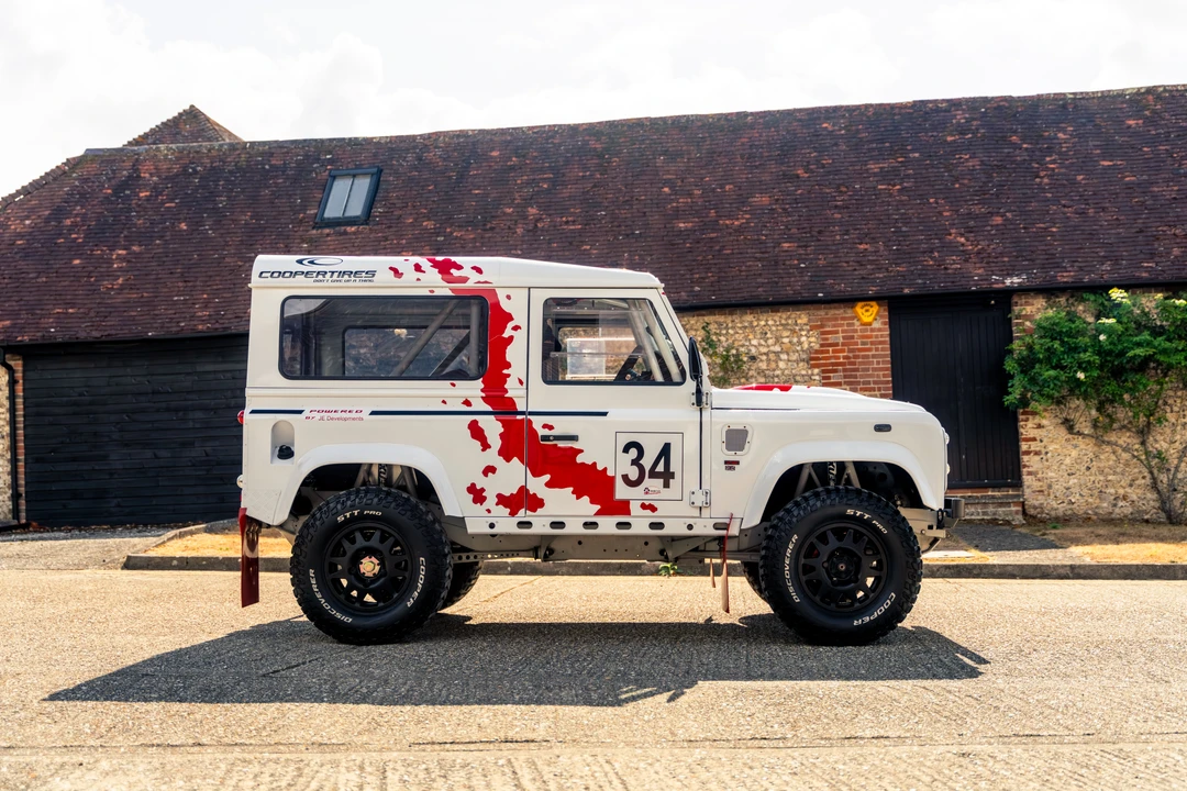 2012 Land Rover Defender 90 - Image 16 of 31