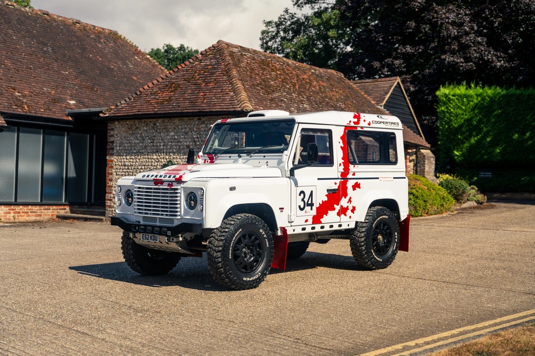 2012 Land Rover Defender 90 - Image 11 of 31