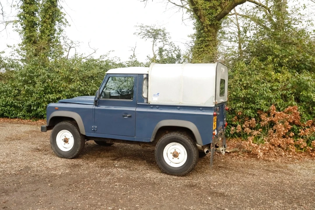 2012 Land Rover Defender 90 - Image 5 of 30