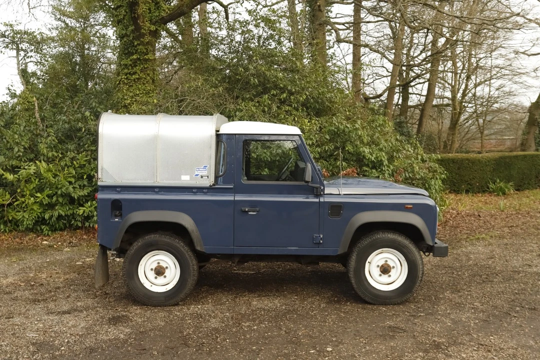 2012 Land Rover Defender 90 - Image 4 of 30