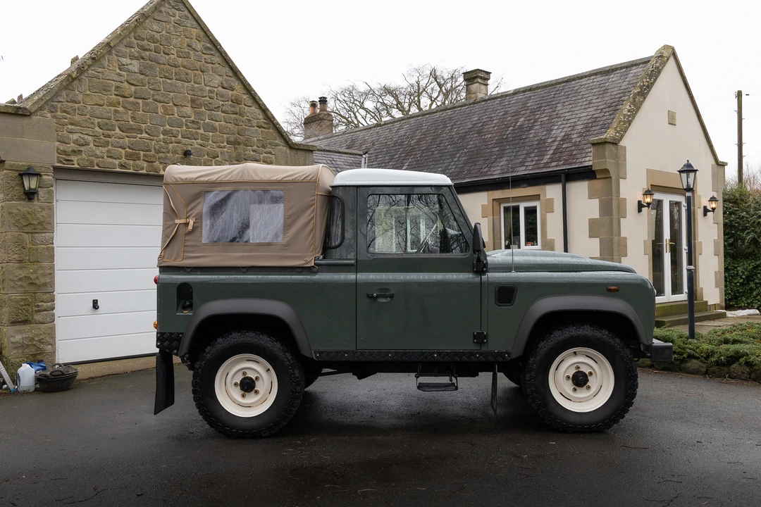 2012 Land Rover Defender 90 - Image 9 of 31