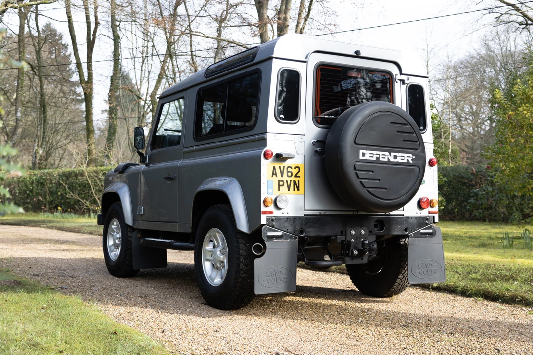 2013 Land Rover Defender 90 - Image 13 of 31