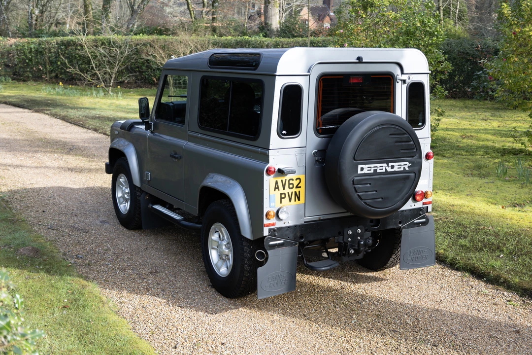 2013 Land Rover Defender 90 - Image 5 of 31