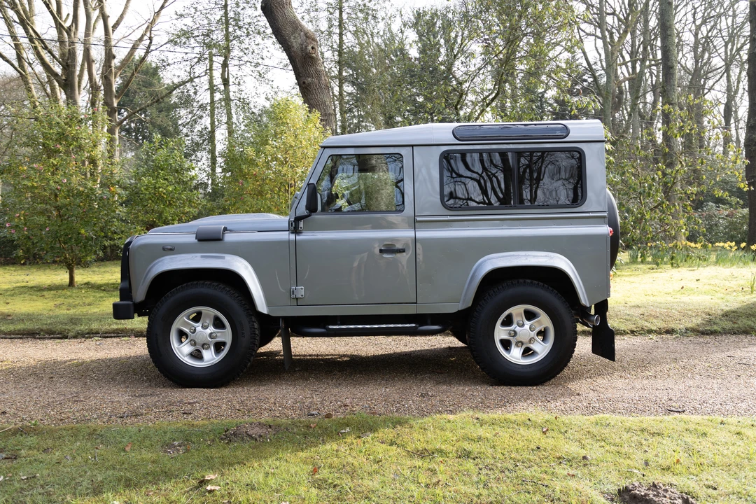2013 Land Rover Defender 90 - Image 12 of 31
