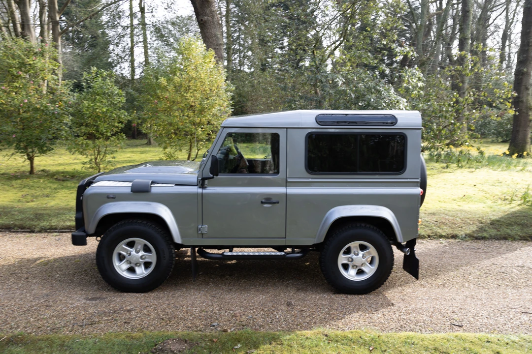 2013 Land Rover Defender 90 - Image 4 of 31