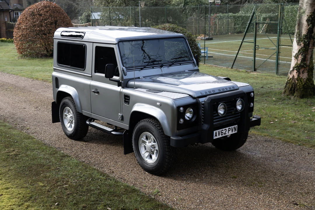 2013 Land Rover Defender 90 - Image 9 of 31